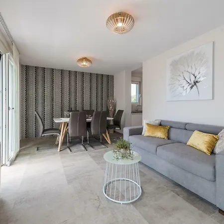 Franica Apartment *