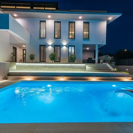 Franica Apartment *