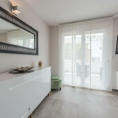 Apartament Franica